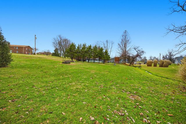 1052 Briarwood Way, Lawrenceburg, KY 40342