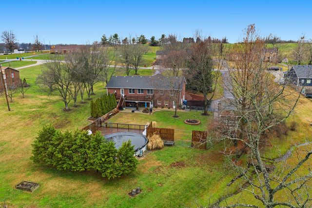 1052 Briarwood Way, Lawrenceburg, KY 40342