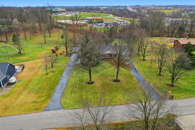 1052 Briarwood Way, Lawrenceburg, KY 40342