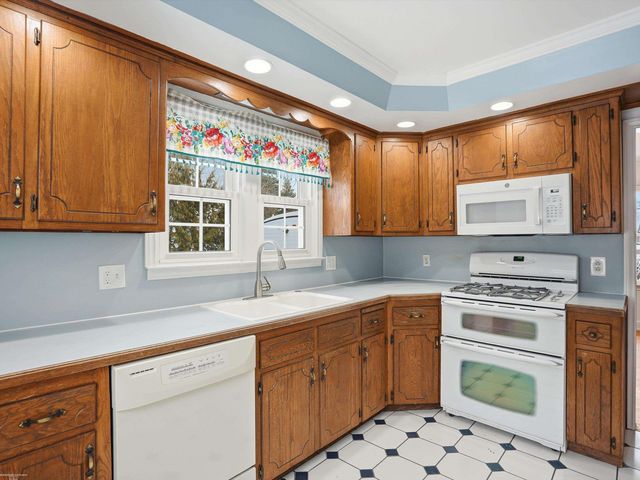 38181 Hayes Road, Sterling Heights, MI 48313