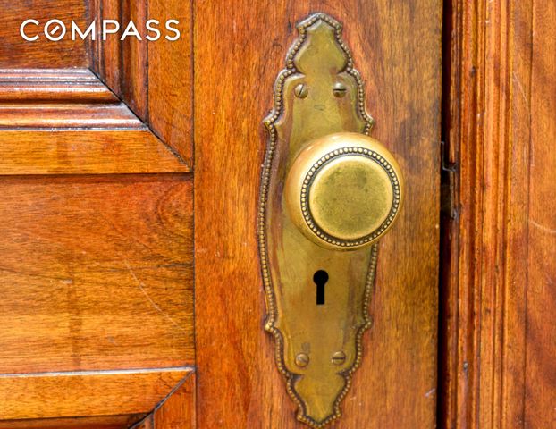 349 W 71st Street, New York City, NY 10023