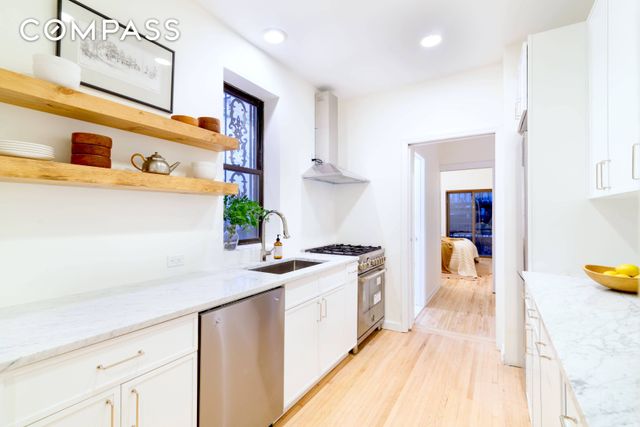 349 W 71st Street, New York City, NY 10023