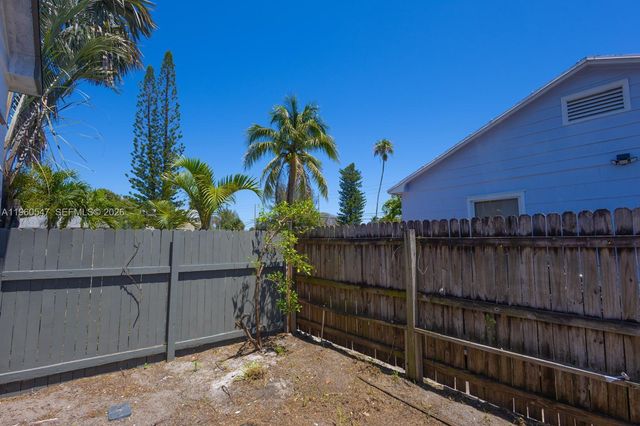 812 33rd St, West Palm Beach, FL 33407