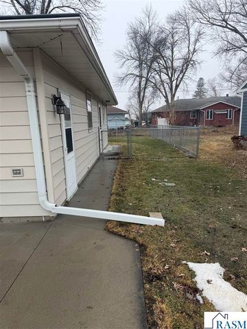 315 Floral Avenue, Mankato, MN 56001
