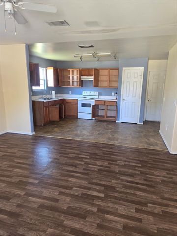 6205 Highway 6, Hitchcock, TX 77563