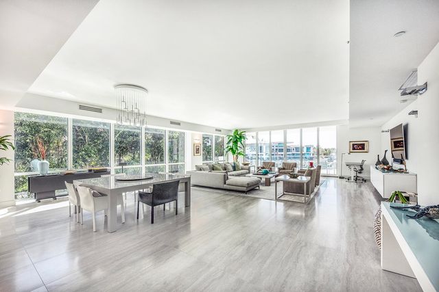 353 SUNSET Drive 202, Fort Lauderdale, FL 33301