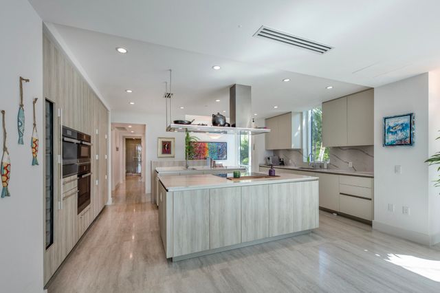 353 SUNSET Drive 202, Fort Lauderdale, FL 33301