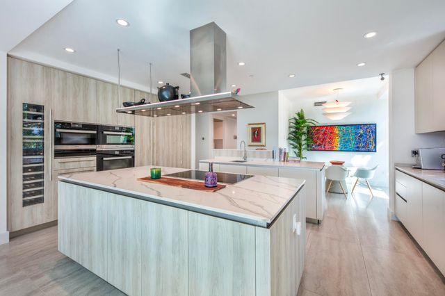 353 SUNSET Drive 202, Fort Lauderdale, FL 33301