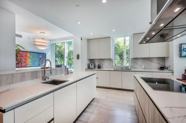 353 SUNSET Drive 202, Fort Lauderdale, FL 33301