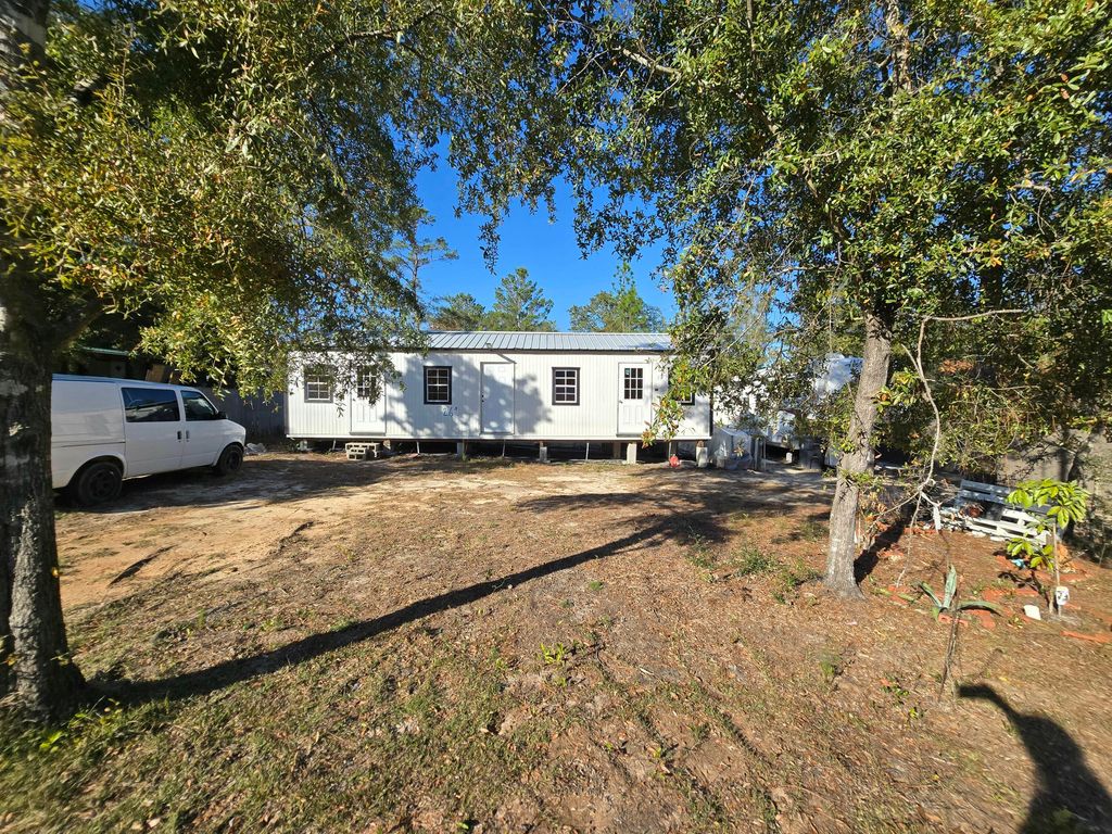 261 E Jonquil Avenue, Defuniak Springs, FL 32433