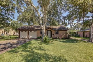 332 Crestwood Street, Clute, TX 77531
