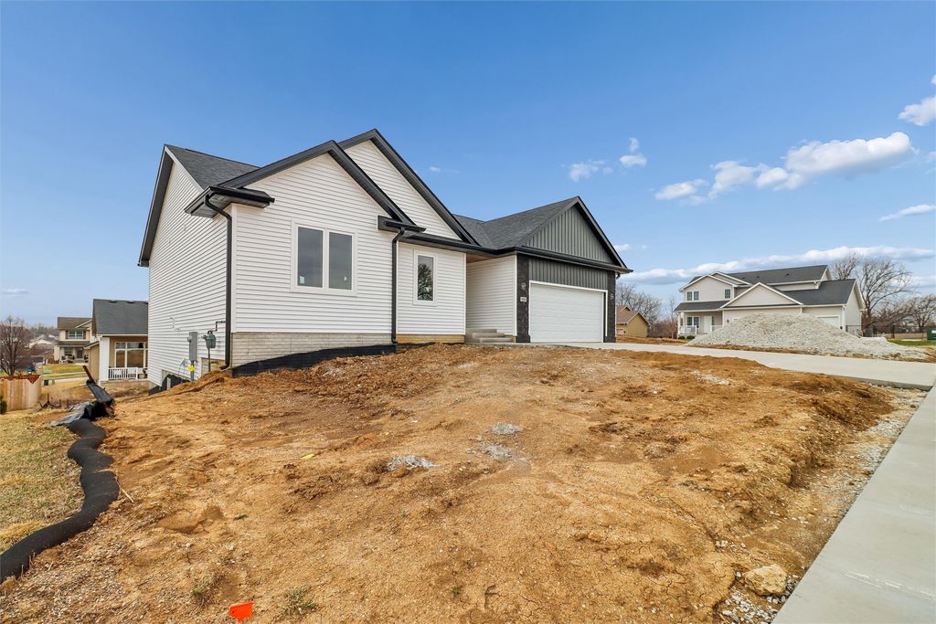 1511 W Lincoln Place, Indianola, IA 50125