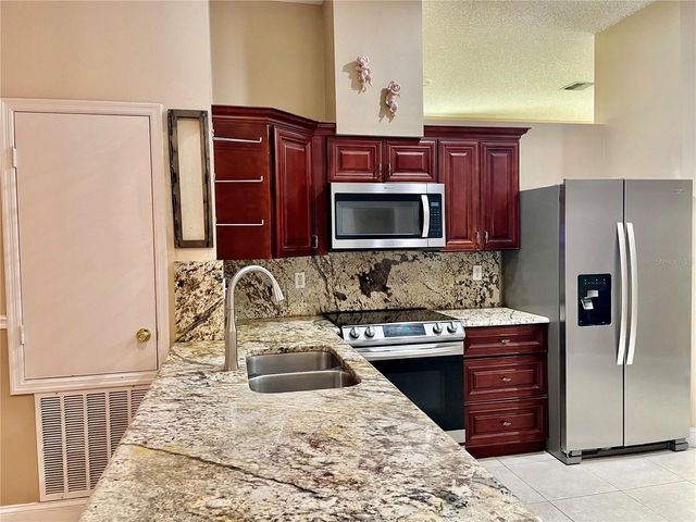 2018 CROSSCREEK COURT, Oviedo, FL 32766