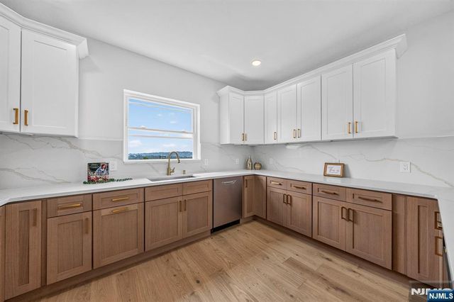 125 Cedarhurst Avenue, Woodland Park, NJ 07410