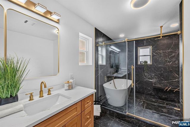 125 Cedarhurst Avenue, Woodland Park, NJ 07410