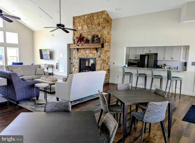 223 LETITIA MANOR DR, West Grove, PA 19390