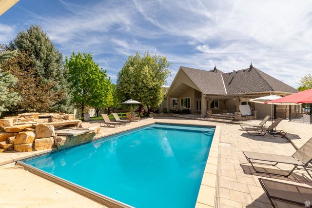 2312 W GALLANT FOX CT, South Jordan, UT 84095