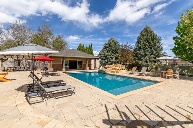 2312 W GALLANT FOX CT, South Jordan, UT 84095