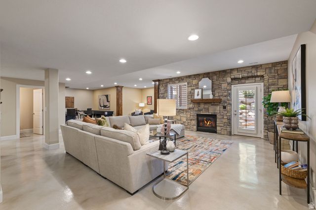2312 W GALLANT FOX CT, South Jordan, UT 84095