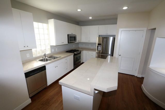 1046 W 25th Street, Houston, TX 77008