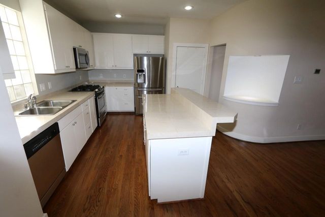 1046 W 25th Street, Houston, TX 77008