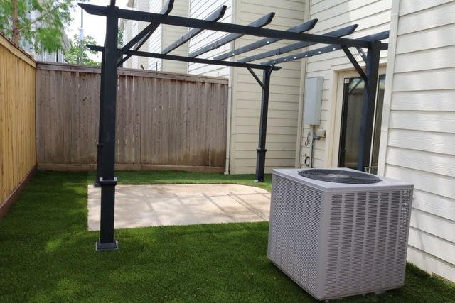 1046 W 25th Street, Houston, TX 77008