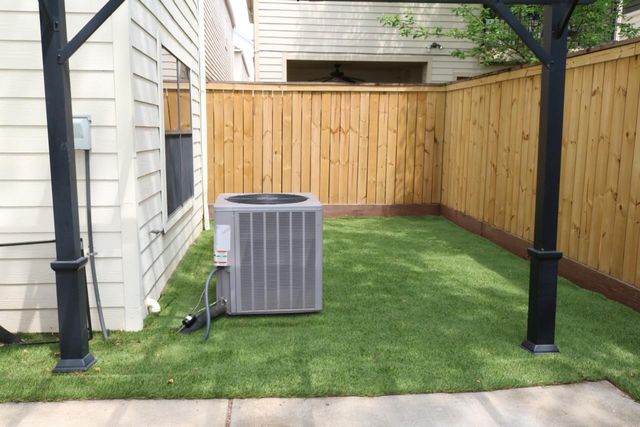 1046 W 25th Street, Houston, TX 77008