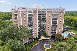 4215 Harding Pike Apt 704, Nashville, TN 37205