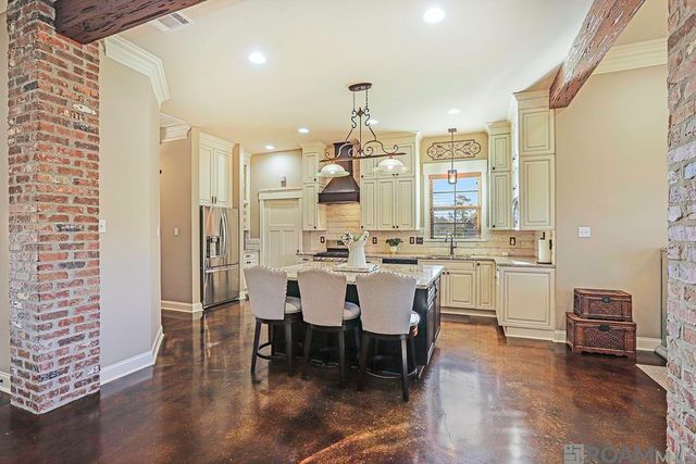 11090 Toria Ln, St Amant, LA 70774