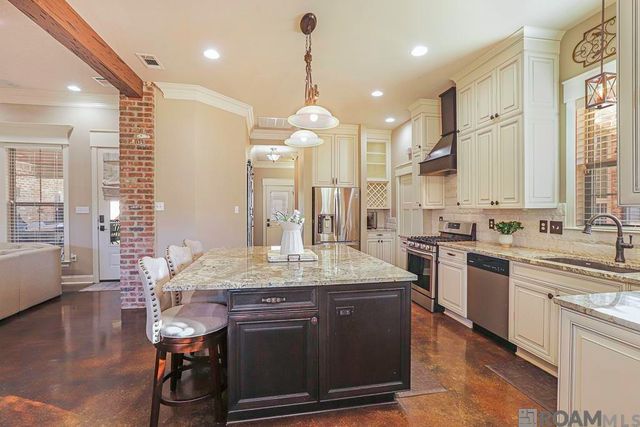 11090 Toria Ln, St Amant, LA 70774