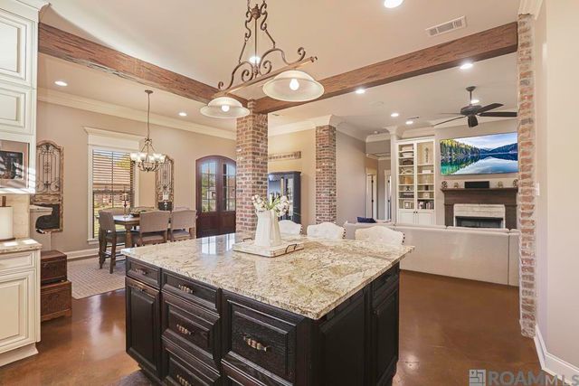 11090 Toria Ln, St Amant, LA 70774