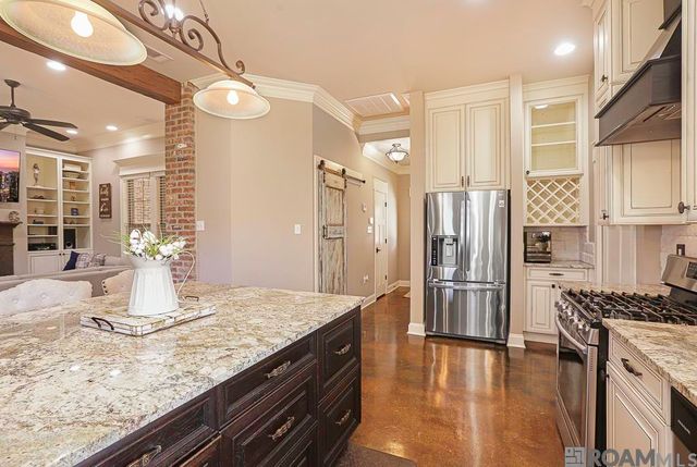 11090 Toria Ln, St Amant, LA 70774