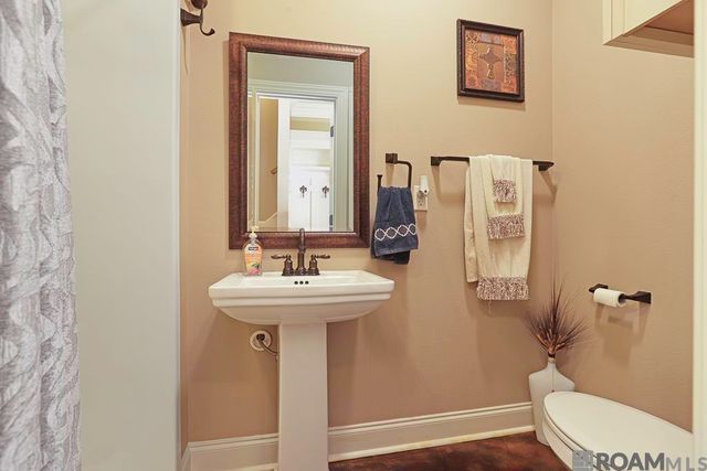 11090 Toria Ln, St Amant, LA 70774