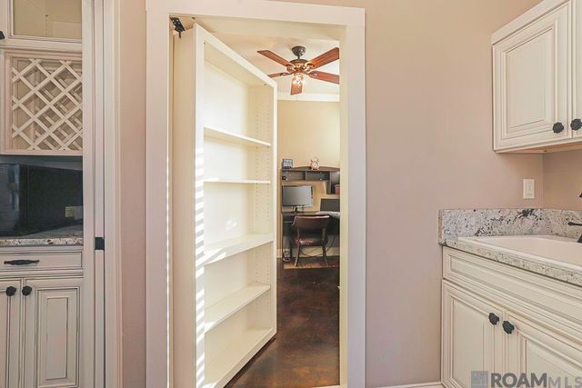 11090 Toria Ln, St Amant, LA 70774