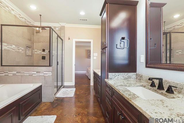 11090 Toria Ln, St Amant, LA 70774