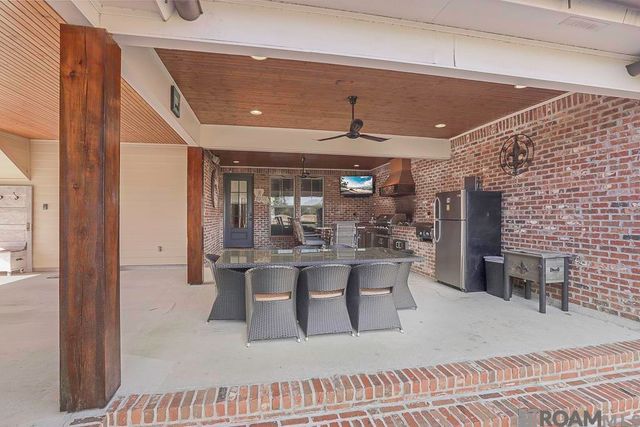 11090 Toria Ln, St Amant, LA 70774