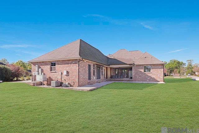 11090 Toria Ln, St Amant, LA 70774