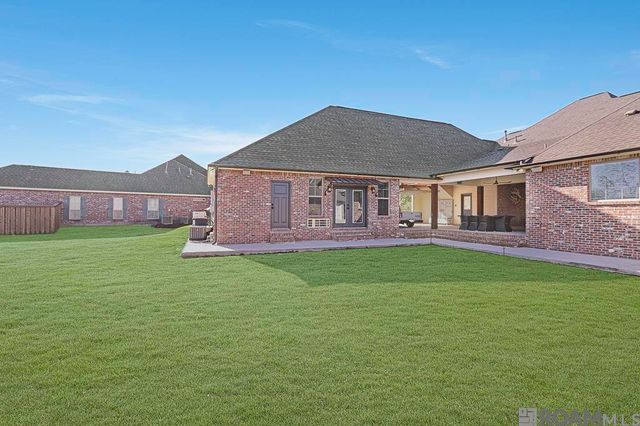 11090 Toria Ln, St Amant, LA 70774