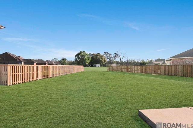 11090 Toria Ln, St Amant, LA 70774