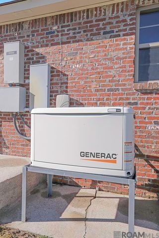 11090 Toria Ln, St Amant, LA 70774