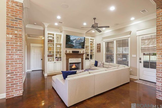 11090 Toria Ln, St Amant, LA 70774