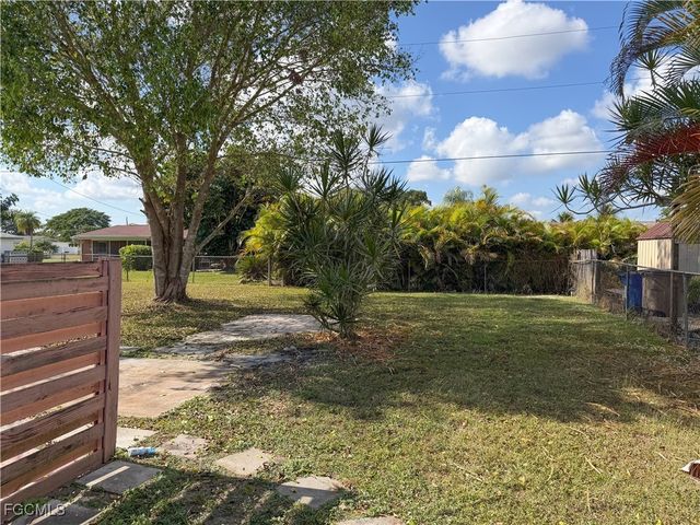 348 Crestwood AVE, Lehigh Acres, FL 33936