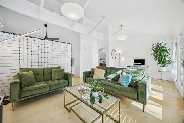 213 Lessin LN, Austin, TX 78704