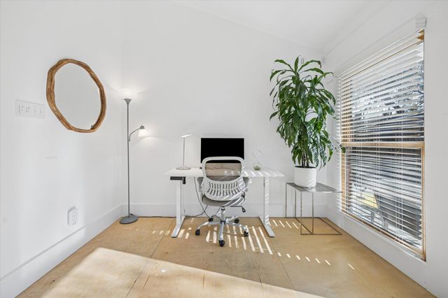 213 Lessin LN, Austin, TX 78704