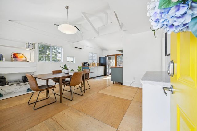 213 Lessin LN, Austin, TX 78704