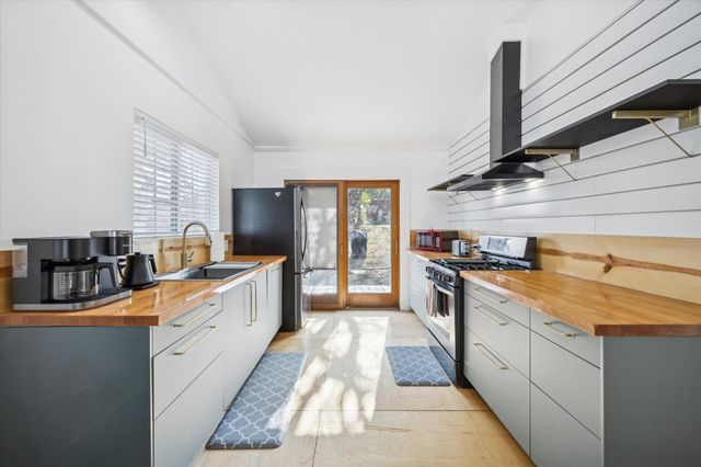 213 Lessin LN, Austin, TX 78704