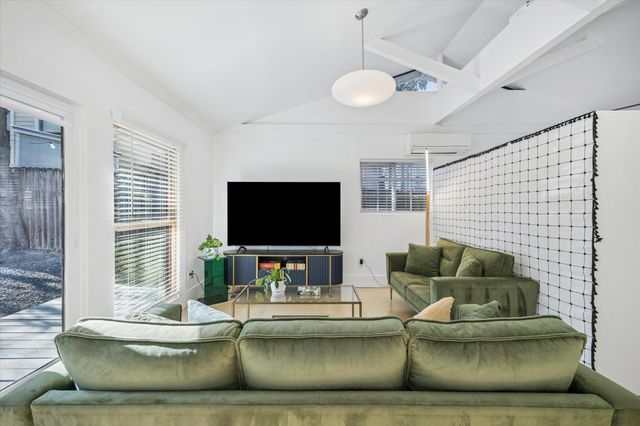 213 Lessin LN, Austin, TX 78704