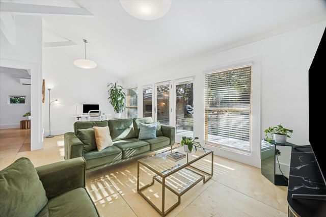 213 Lessin LN, Austin, TX 78704