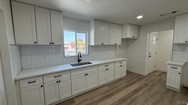 10811 Abby Lane, Hanford, CA 93230