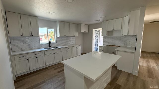 10811 Abby Lane, Hanford, CA 93230